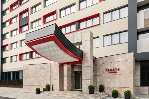 Ramada Ramnicu Valcea - Main Entrance - 1384791